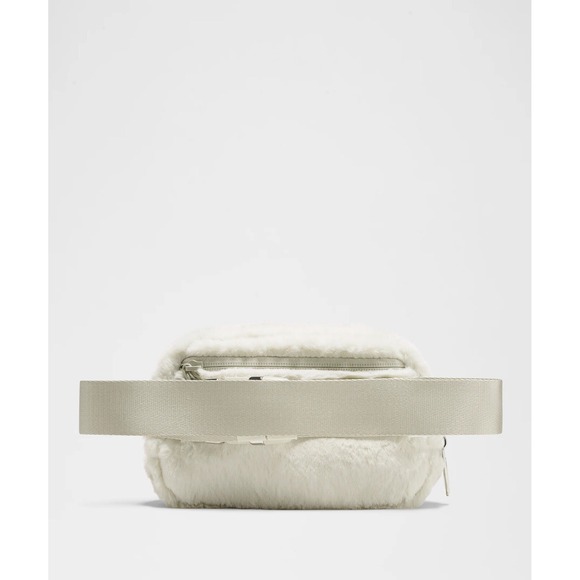 Lululemon‎ Everywhere Belt Bag 1L Fleece White Bone /Silver Color main image 6